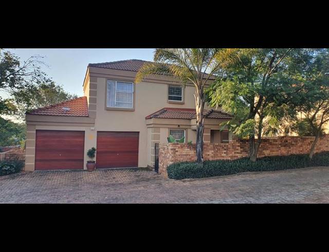 3 BEDROOM TOWNHOUSE FOR SALE IN KYALAMI HILLS